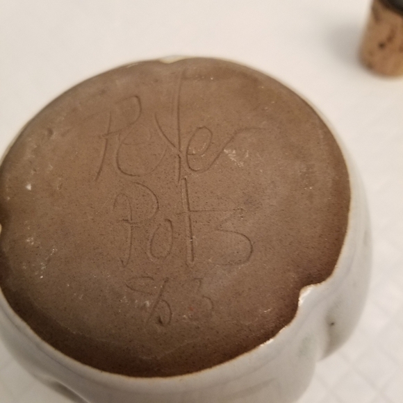 Peter Pots Studio Poterry Garlic Keeper 4.5 In Tan & Brown - Picture 4 of 5